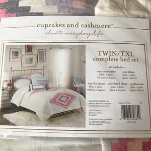Twin XL comforter Cupcakes and Cashmere